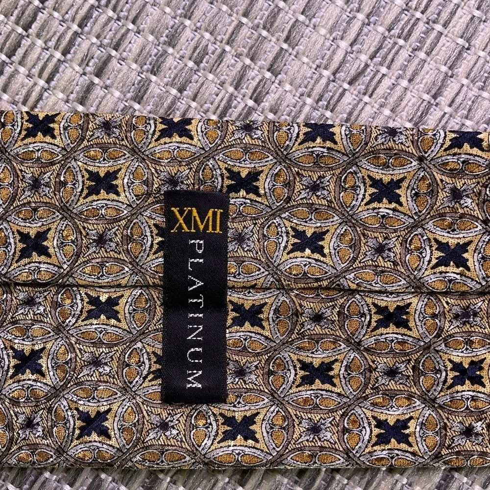 XMI Platinum Mens Silk Tie Gold Navy Blue Geometric Medallion Hand Made USA 57x4